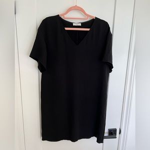 Aritzia Babaton Aaron vneck mini shift dress | Size Small